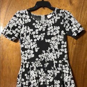 🖤 LuLaRoe Amelia 🖤 Floral print 🌼 Size S
